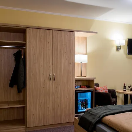 מלון Landhotel Zur Post 2*